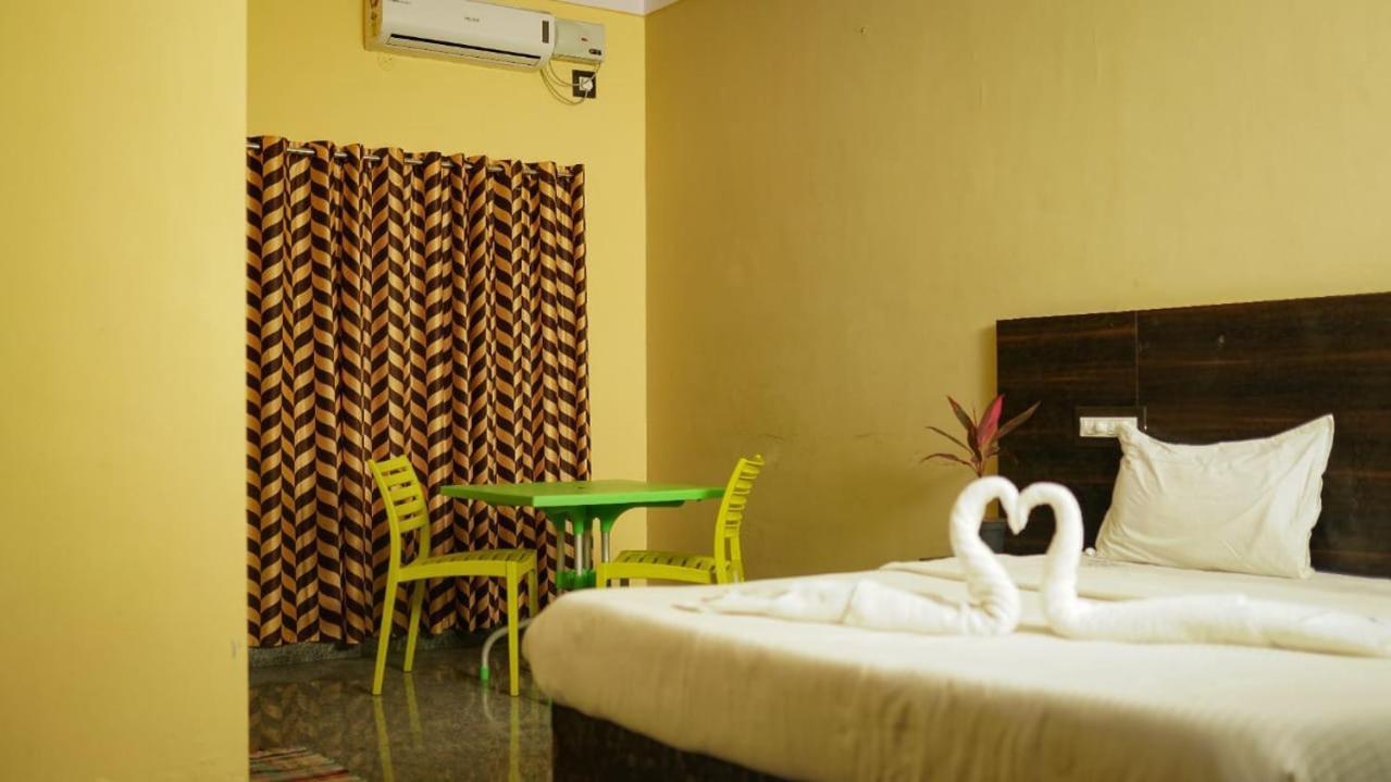 Dolphin Resort 耶拉吉里 外观 照片